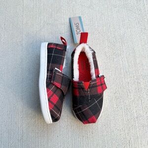 TOMS Tiny Alpargata Toddler Size 8T NWT Red Tartan Plaid Faux Fur Lined Shoes